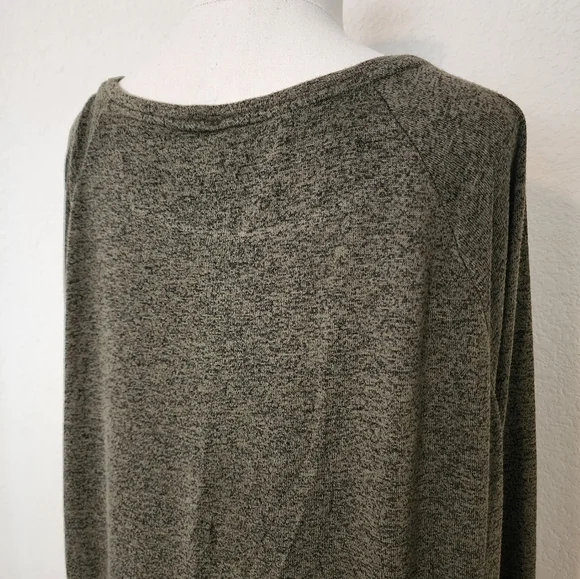 Old Navy top. Large. Green and black heathered knit. Long sleeved. - Picture 4 of 8